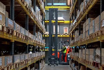 AM Stand-On Combilift